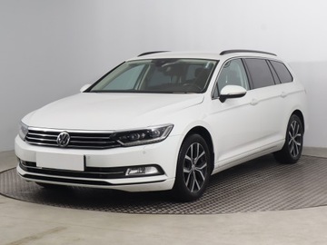 Volkswagen Passat B8 Variant 1.8 TSI BlueMotion Technology 180KM 2017 VW Passat 1.8 TSI, Salon Polska, Automat, Navi, zdjęcie 1