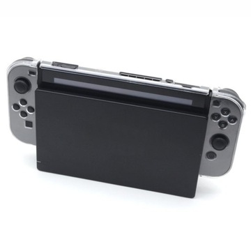 Чехол IRIS Crystal для консоли Switch и Joy-Cons помещается в док-станцию.