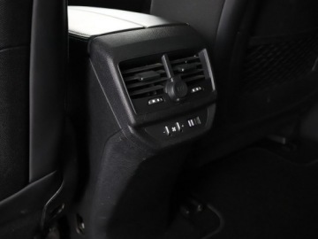 Peugeot 5008 II Crossover 1.6 THP 165KM 2018 Peugeot 5008 7 os. automat full LED, zdjęcie 39