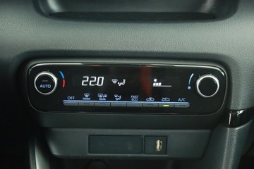 Toyota Yaris IV Hatchback 1.5 Hybrid Dynamic Force 116KM 2022 Toyota Yaris 1.5 VVT-i Hybrid, Salon Polska, zdjęcie 9