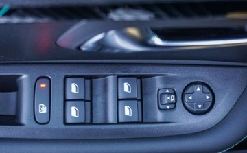 Peugeot 208 II Hatchback 1.2 PureTech 102KM 2023 Peugeot 208 208 Allure 1,2 100 KM 1.2 Benzyna 101KM, zdjęcie 19