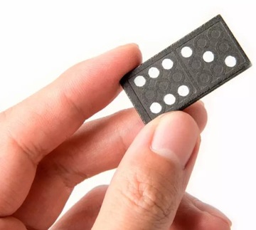 СЕМЕЙНАЯ КОРОБКА ДЛЯ ИГРЫ ДОМИНО, 28 ДЕРЕВЯННЫХ БЛОКОВ