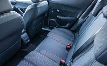 Peugeot 2008 II SUV 1.2 PureTech 130KM 2023 Peugeot 2008 1,2 PureTech 1.2 Benzyna 131KM, zdjęcie 10