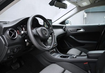 Mercedes GLA I Off-roader 1.6 180 122KM 2017 Mercedes-Benz GLA LIFT 180 Benzyna 122HP Automat Kamera II.wlasciciel GWAR, zdjęcie 10