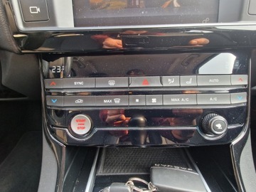 Jaguar XE Sedan 2.0 i4 163KM 2016 JAGUAR XE 2.0D ALU KLIMA KAMERA LED XENON NOWY ROZRZĄD, zdjęcie 25