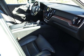 Volvo XC60 II 2023 Volvo XC 60 Bezwypadek Salon PL Ultimate Dark B5 AWD Kamera ACC FV23, zdjęcie 12