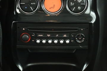 Citroen C3 II Hatchback facelifting 1.2 VTi 82KM 2015 Citroen C3 1.2 VTi, Klima, Klimatronic, Tempomat, zdjęcie 10