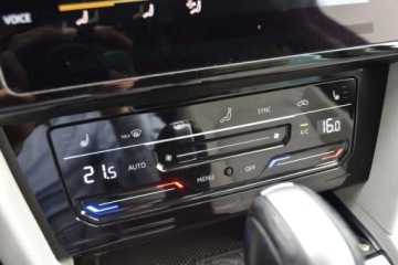 Volkswagen Passat B8 Variant Facelifting 1.5 TSI EVO 150KM 2022 Volkswagen Passat Variant SalonPL 1.5 TSI 150KM DSG Combi HAK Elegance pod, zdjęcie 23