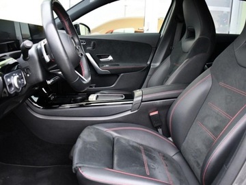 Mercedes Klasa A W177/V177 Hatchback Facelifting 2.0 200d 150KM 2025 MERCEDES-BENZ A Klasa 200 d AMG Line 2.0 150KM, zdjęcie 4