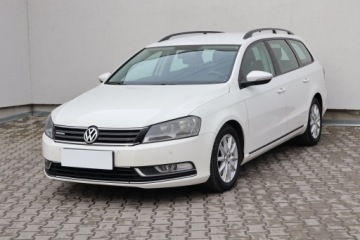 Volkswagen Passat B7 Variant 1.6 TDI CR DPF BlueMotion 105KM 2012 VW Passat 1.6 TDI, VAT 23%, Klima, Parktronic,ALU, zdjęcie 1