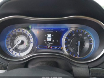 Chrysler 300C II 2023 Chrysler 300 Touring L, 2023r., 3.6L 3.6 Benzyna 292KM, zdjęcie 10