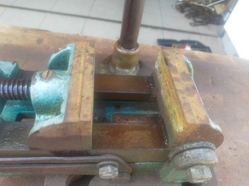 штатив для дрели – подставка с угловыми тисками