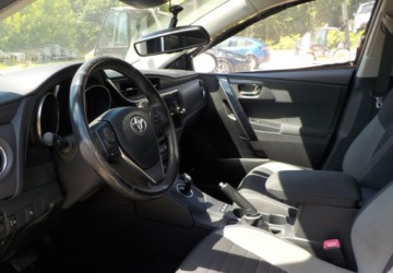 Toyota Auris II 2016 Toyota Auris Okazja 1.8 Hybryda 100KM, zdjęcie 19