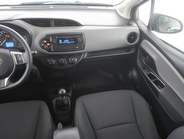 Toyota Yaris III Hatchback 5d Facelifting 2017 1.5 Dual VVT-iE 111KM 2019 Toyota Yaris 1.5 Dual VVT-i, Salon Polska, zdjęcie 7