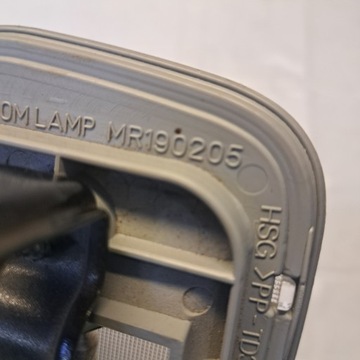 LAMPA POLSTROVÁNÍ MITSUBISHI OE MR190205