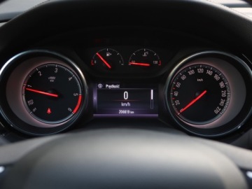 Opel Insignia I Sports Tourer Facelifting 2.0 CDTI Ecotec 170KM 2017 Opel Insignia 2.0 CDTI, Salon Polska, Serwis ASO, zdjęcie 10