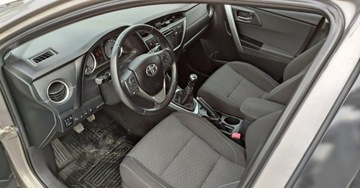Toyota Auris II Hatchback 5d D-4D 125 124KM 2015 Toyota Auris 2.0D 124KM klima kamera grzanewentylowane fotele czujniki gwa, zdjęcie 6