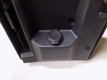 PEUGEOT 3008 1.6 09-12 LOKETNÍ OPĚRKA HNÍZDO USB