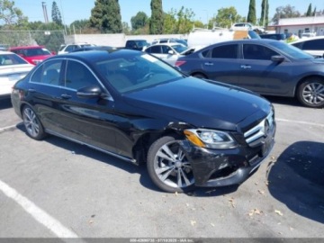Mercedes Klasa C W205 2017 Mercedes-Benz Klasa C 2017 MERCEDES-BENZ C 300 LUXURYSPORT 2.0 Benzyna, zdjęcie 1