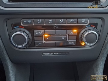 Volkswagen Golf VI Hatchback 5d 1.6 TDI-CR DPF BlueMotion 105KM 2010 Volkswagen Golf 1,6 TDI 105 KM klima elektryka pdc alu oplacony 1.6 Diesel, zdjęcie 12