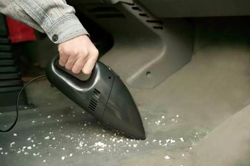 Безмешковый пылесос с питанием от прикуривателя 12 В, 60 Вт.