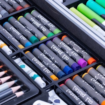 ХУДОЖЕСТВЕННЫЙ НАБОР ДЛЯ РАСКРАСКИ МЕЛКАМИ ЧЕМОДАН СИНИЙ 144 EL