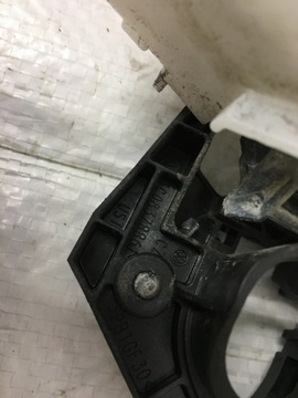 DRŽÁK KLIKY KLIKA VNĚJŠÍ PRAVÁ PŘEDNÍ VW PASSAT B6 3C0837886J