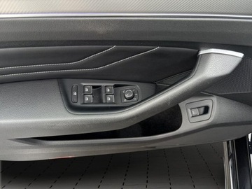 Volkswagen Passat B8 Variant Facelifting 2.0 TDI SCR 200KM 2022 Volkswagen Passat TDI 200KM R-Line DSG Harman Kardon LED Matrix Panora, zdjęcie 12