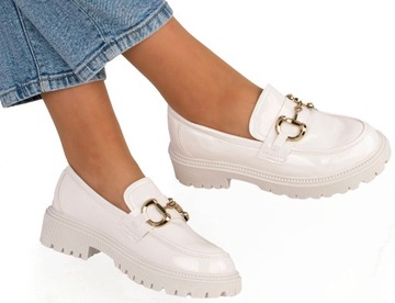 MOKASYNY PÓŁBUTY BEŻOWE Z ŁAŃCUCHEM 41