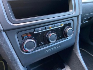 Volkswagen Golf VII Hatchback 3d 1.2 TSI 105KM 2012 Volkswagen Golf Volkswagen Golf VI 1.2 5-Drzwi Nowy Rozrzad, Hamulce, Klim, zdjęcie 19