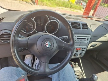 Alfa Romeo 147 Hatchback 1.6 i 16V T.Spark 120KM 2002 Alfa Romeo 147, zdjęcie 17