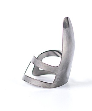 METALOWY PAZUREK NA PALEC DO GITARY AKUSTYCZNEJ ##