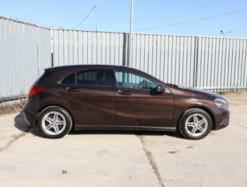 Mercedes Klasa A W176 Hatchback 5d Facelifting 180 122KM 2015 Mercedes A A 180, Serwis ASO, Klima, Klimatronic, zdjęcie 5