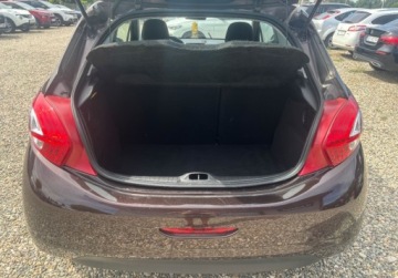 Peugeot 208 I Hatchback 3d 1.2 VTI 82KM 2013 Peugeot 208 Samochod z gwarancja 1.2 Benzyna 82KM, zdjęcie 5