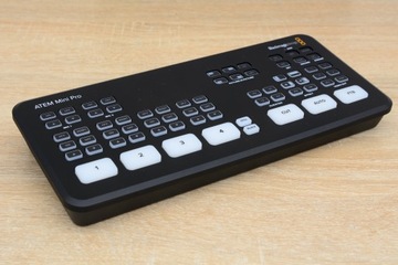 Поврежденный Blackmagic Design Atem Mini Pro, в разобранном виде