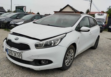 Kia Ceed II 2015 Kia Ceed 2015r, 1.6 CRDI. Uszkodzony prawy przod. Jezdzi. 1.6 Diesel