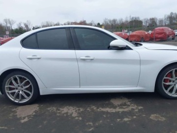 Alfa Romeo Giulia II Sedan 2.0 TBi 280KM 2019 Alfa Romeo Giulia 2019 ALFA ROMEO GIULIA TI SPORT AWD 2.0 Benzyna 280KM, zdjęcie 7