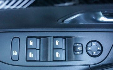 Peugeot 2008 II SUV 1.2 PureTech 130KM 2023 Peugeot 2008 1,2 PureTech 1.2 Benzyna 131KM, zdjęcie 19