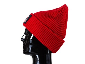 Теплая шапка Red Bull - красная.