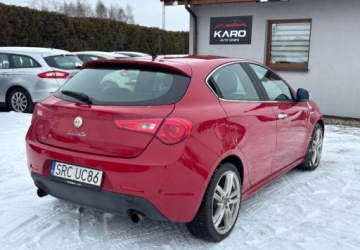 Alfa Romeo Giulietta Nuova II Hatchback 5d 2.0 JTD 16v 170KM 2012 Alfa Romeo Giulietta 2012 r. 2.0 Diesel 170KM, zdjęcie 5
