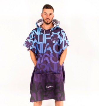 Халат с капюшоном и быстросохнущее пляжное полотенце.