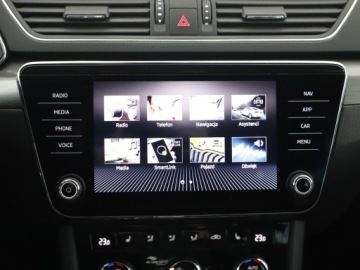 Skoda Superb III Kombi Facelifting 2.0 TDI SCR 200KM 2022 Skoda Superb Combi 2.0 TDI 200 KM Style DSG FV 23%, zdjęcie 18