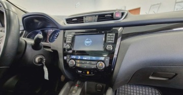 Nissan Qashqai II Crossover Facelifting 1.6 DiG-T 163KM 2018 Nissan Qashqai 1.6 DIG-T 163KM Panoramadach Kamera cofania 1.6 Benzyna, zdjęcie 12