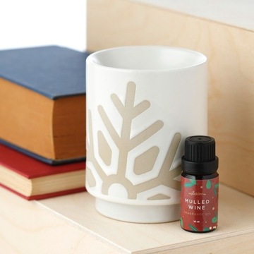 Камин выполненный в рельефной технике СНЕЖИНКА.