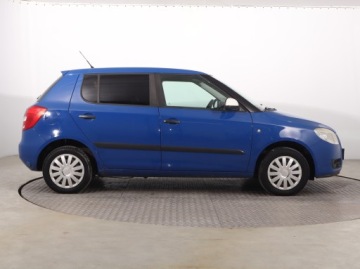 Skoda Fabia II Hatchback 1.4 i 16V 85KM 2009 Skoda Fabia 1.4 16V, GAZ, Klima, zdjęcie 5