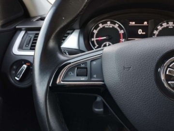 Skoda Rapid II Liftback Facelifting 1.0 TSI 95KM 2018 Skoda RAPID Skoda Rapid 1.0TSi Ambition od Dealera Bemo Motors Benzyna 95KM, zdjęcie 15