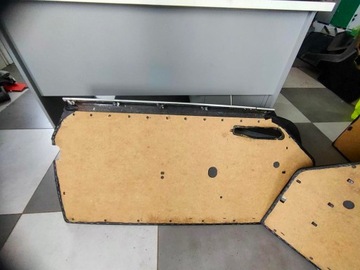 Дверные панели Mercedes 107 рестайлинг, пара черная