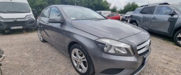 Mercedes Klasa A W176 Hatchback 5d 1.6 180 BlueEFFICIENCY 122KM 2013 Mercedes-Benz Klasa A 112013r, 1.6 Benzyna. Uszkodzony lewy bok. Jezdzi.