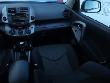 Toyota RAV4 III MPV 2.0VVT-i Multidrive S 158KM 2010 Toyota RAV 4 2.0 VVT-i, GAZ, Klima, Parktronic, zdjęcie 7