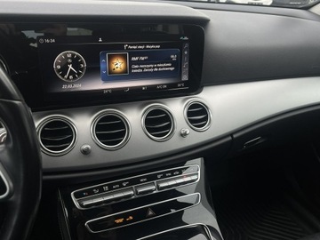 Mercedes Klasa E W213 2019 Mercedes E 220 Automat Bogate wyposażenie 2019, zdjęcie 21